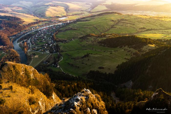 Widok z Trzech Koron wiosną. Fot. Kuba Polanowski