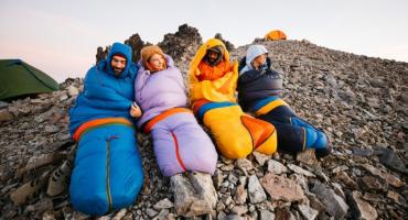 Alternatywny nocleg w górach #1. Mata, materac, a może karimata? Jaki śpiwór?