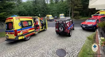 Piorun uderzył w pobliżu turystów. Trwa akcja GOPR