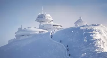 Magia królowej Śnieżki. Gdzie zobaczyć najpiękniejszy wschód słońca?