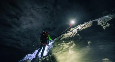 Fenix HM65R. Niska masa, ekstremalna wytrzymałość